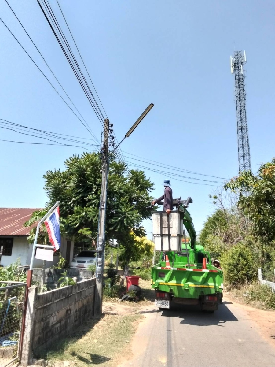 รับแจ้งจากประชาชน ไปดำเนินการซ่อมแซมไฟฟ้าส่องสว่าง 3 หมู่บ้าน หมู่ที่ 2 ชุมชนโคกช้างฮ้าย หมู่ที่ 10 ชุมชนดงสวาง และหมู่ที่ 11 ชุมชนโคกเจริญ  ตำบลนาวัง อำเภอเมืองอำนาจเจริญ จังหวัดอำนาจเจริญ